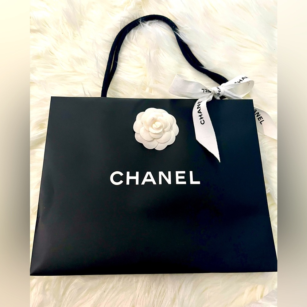 CHANEL shopping bag